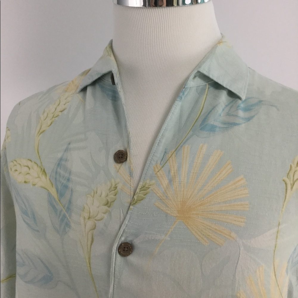 Tommy Bahama Hawaiian Size Medium Silk Bamboo